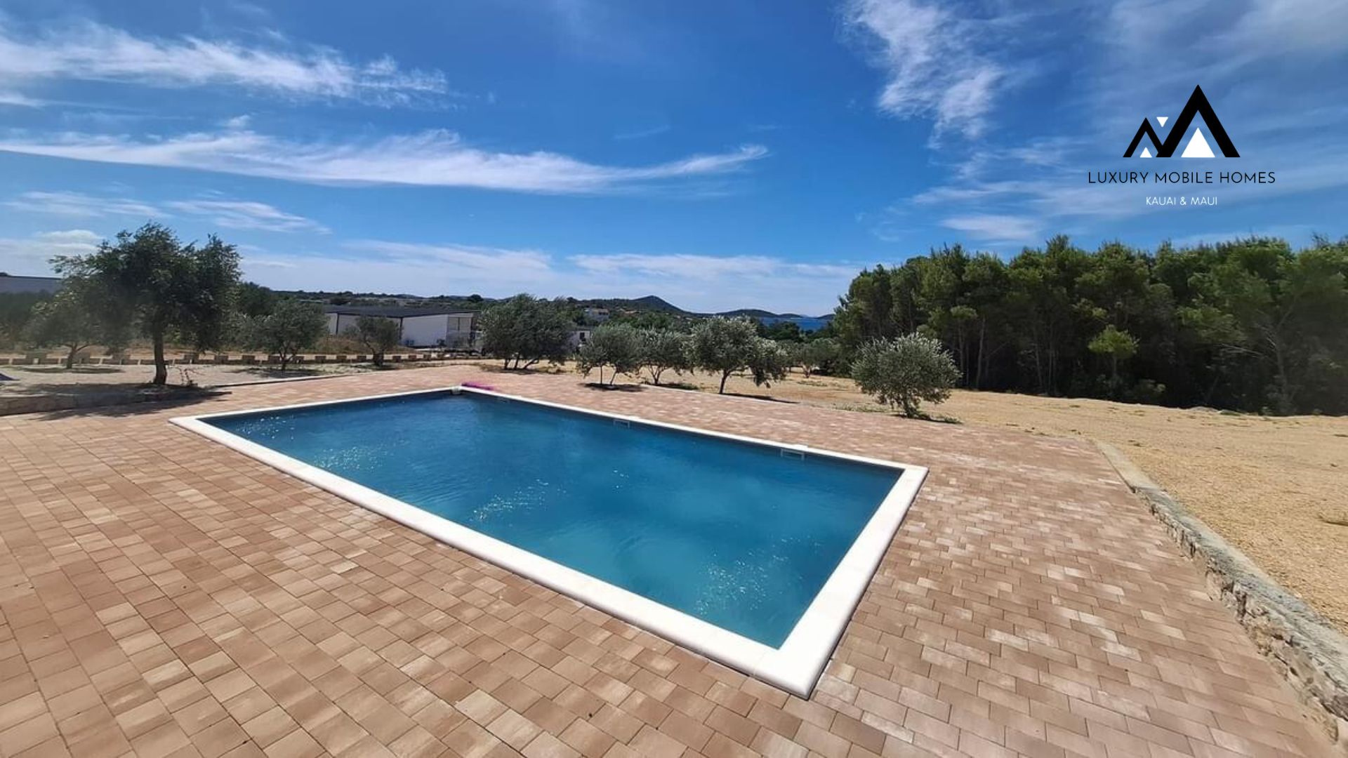 luxury_mobile_homes_pool