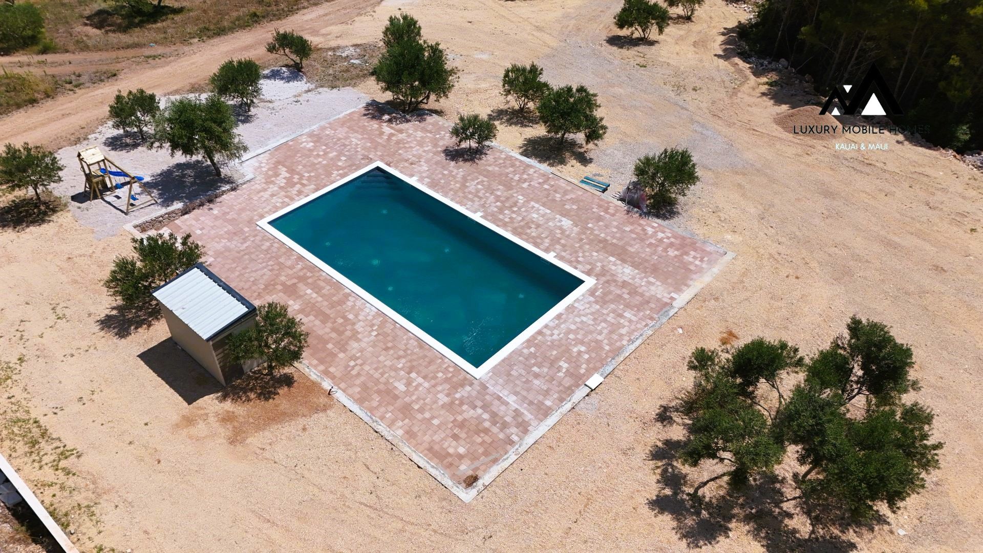 luxury_mobile_homes_pool